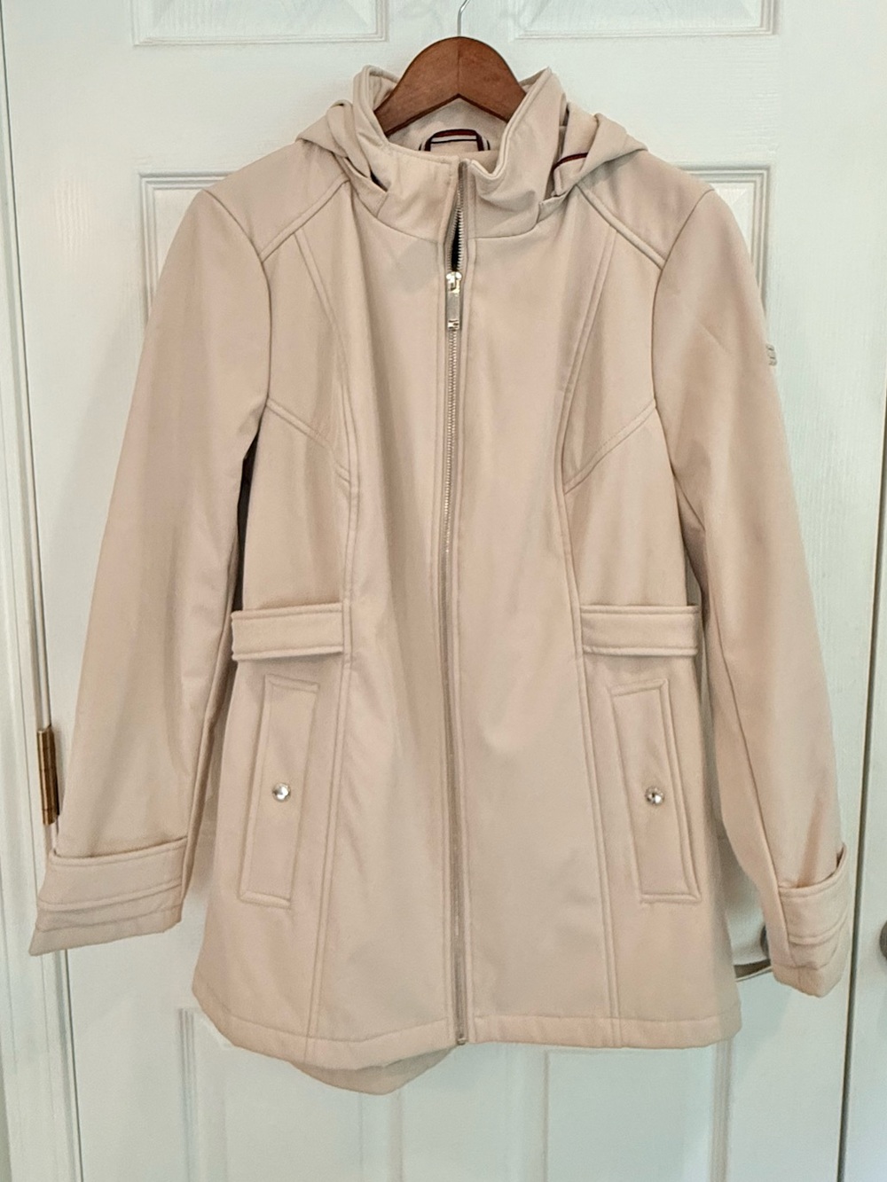 Tommy Hilfiger Women's Hooded Trench Coat in Beige